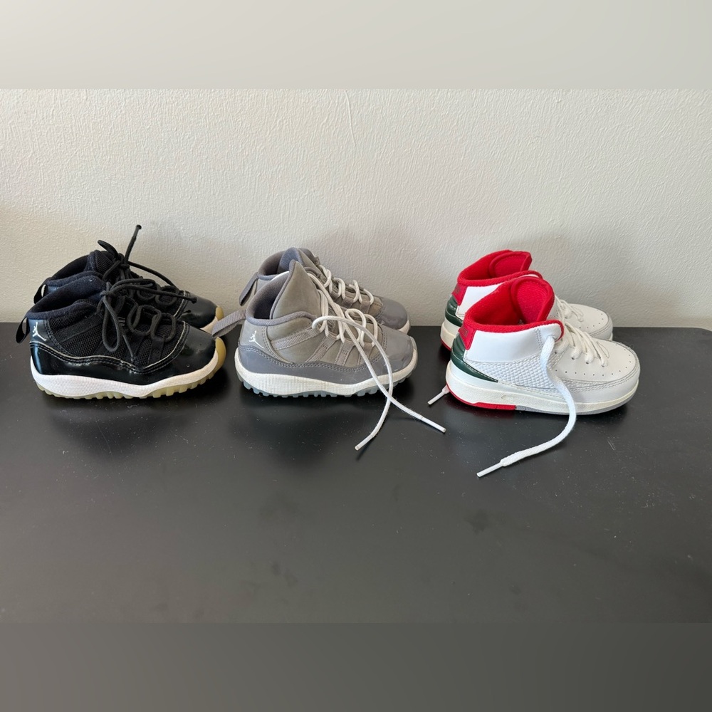 [[SOLD]] 3pr baby/toddler Jordan’s 6c 11 cool blue black 2 white Nike sneakers